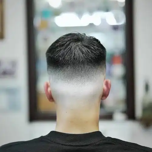 两侧铲短男发:帅气,利落与百变的新风尚|烫发|寸头|飞机头|男士发型