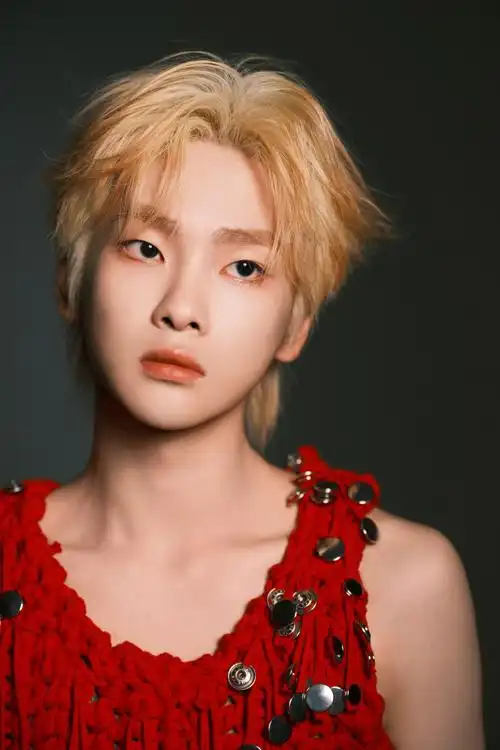 周震南古希腊天使造型