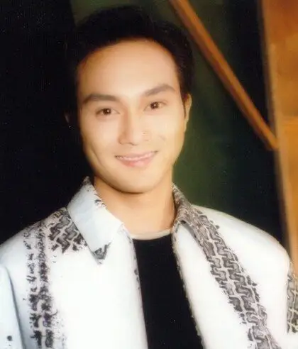 【图】张智霖年轻时照片曝光 一路上有你与王岳伦踢球有男人味