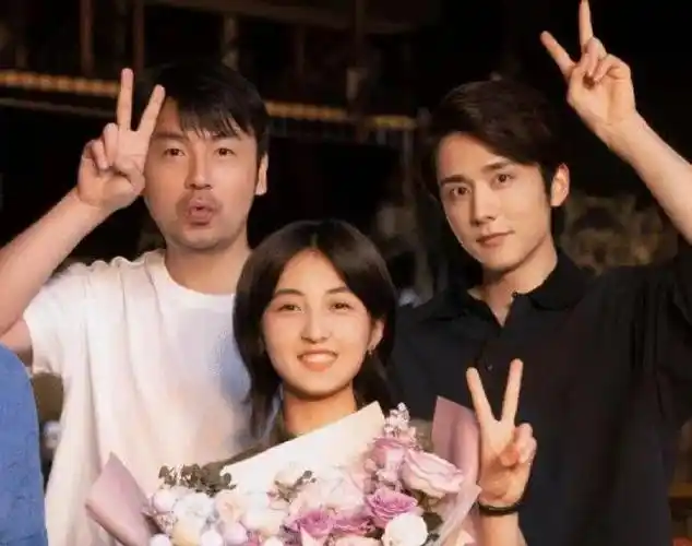 原创张新成张子枫的新剧天才基本法杀青啦cp感太强粉丝期待中