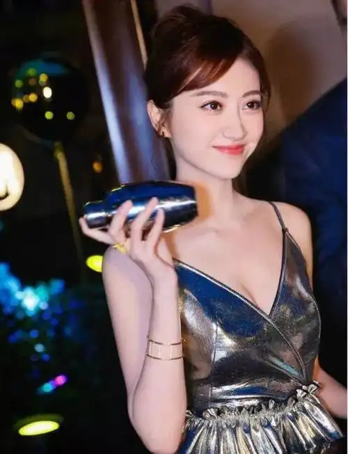 张继科为何会喜欢景甜看完她这组性感照片后你就完全明白了