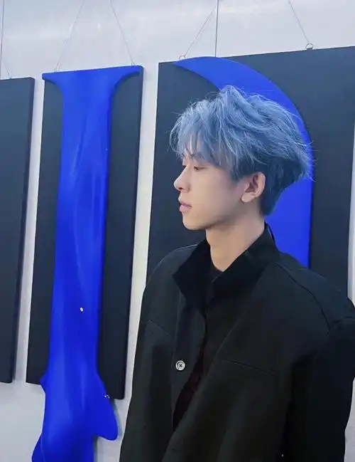 男土发色发型推荐雾霾灰色#男士发型   #男生发色   #男生发型雾霾蓝