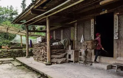 农村老房子破烂不堪为什么还要回老家过年