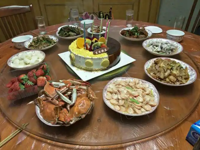 君君夫妇烧了一桌好菜!