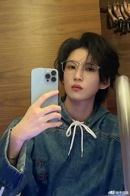 陆柯燃多巴胺穿搭##陆柯燃穿搭主打一个看心情