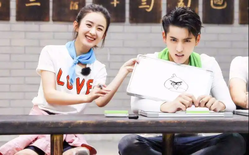 暗暗的否认了,但是不少吃瓜群众都表示很支持赵丽颖与吴亦凡的合作