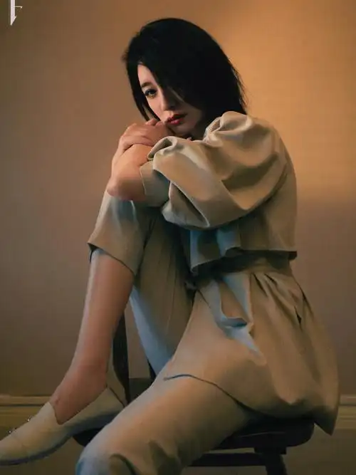 演员李小冉身着portsinternational2022春