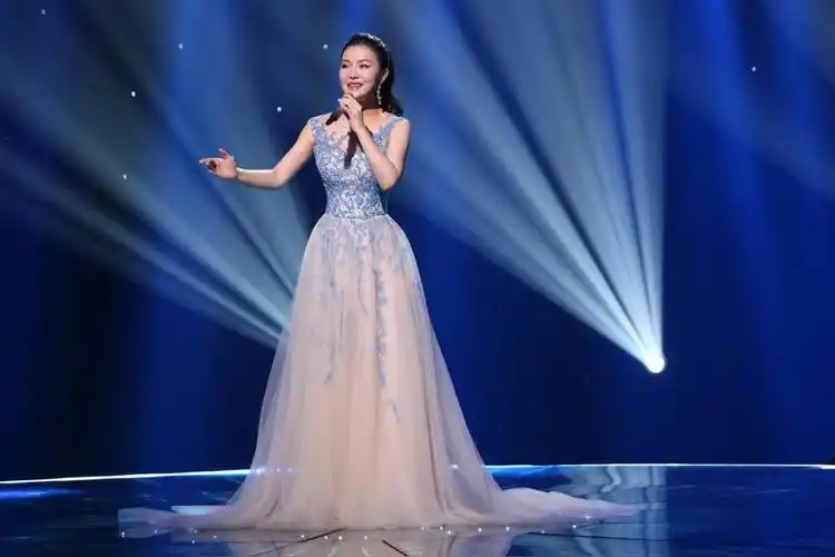 陈小艺(中国大陆女歌手)_尚可名片