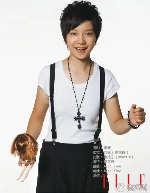 为什么超女每年都要出不男不女的啊,李霄云唱歌好听吗?