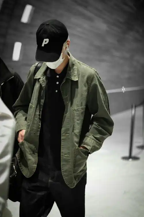 王一博从巴黎出发回国##王一博巴黎回国机场照