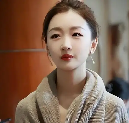 周冬雨:你可以质疑她的演技与人品,但一定要相信资本的眼光