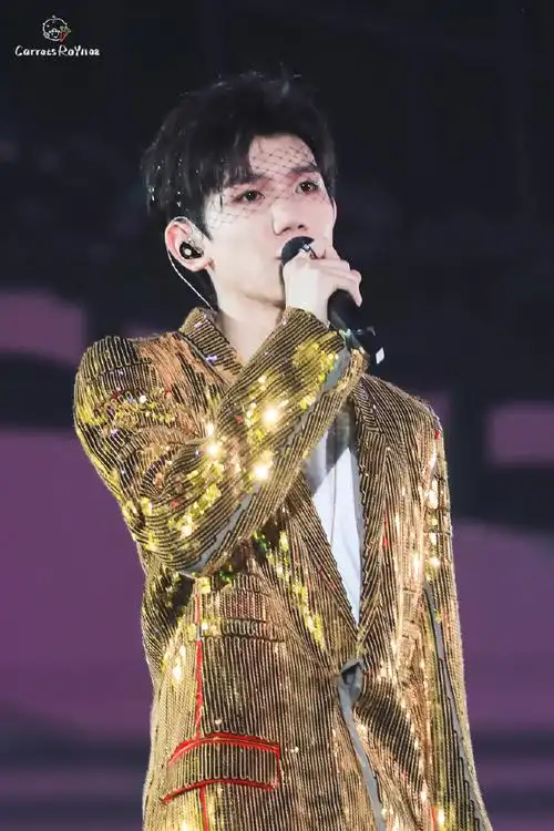 王源[超话]##王源蒙眼黑网纱# 揭开面纱.