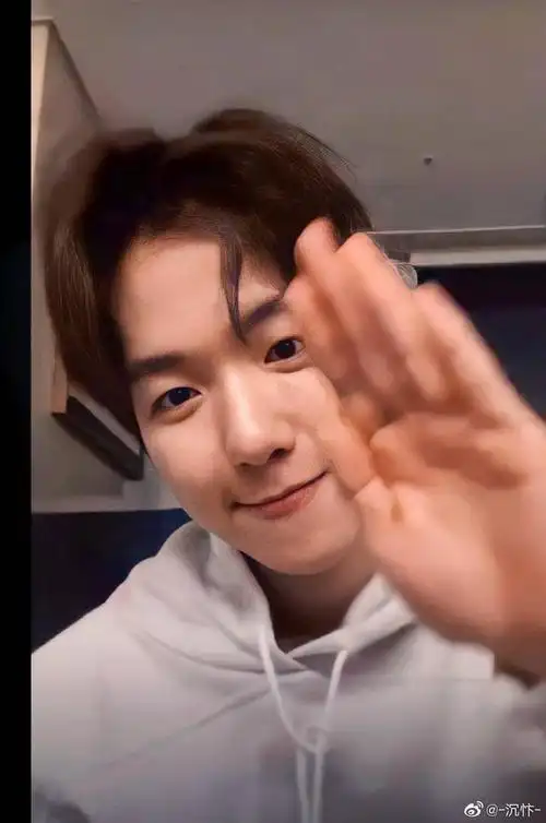 高清边伯贤壁纸:虎子即将入伍