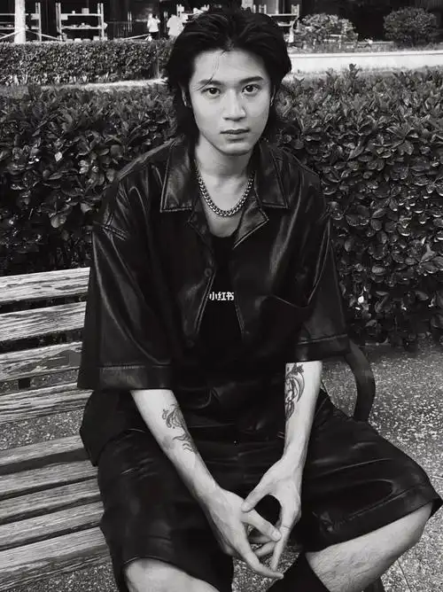 前阵子终于认真留长了一回#时尚的轮回  #笔记灵感  #男生发型分享