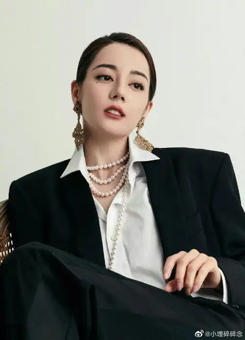 女明星与珍珠耳饰杨幂迪丽热巴鞠婧祎赵露思关晓彤杨颖