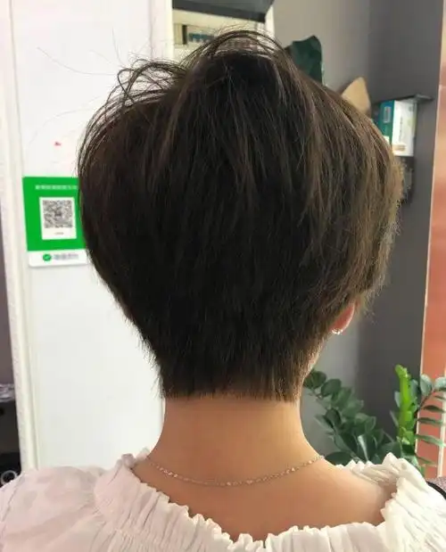 女生剃后脖短发图片大气清新减龄