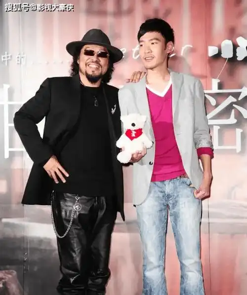 原创港台男演员父子对比甄子丹父子长得最像曾国祥是父亲的骄傲