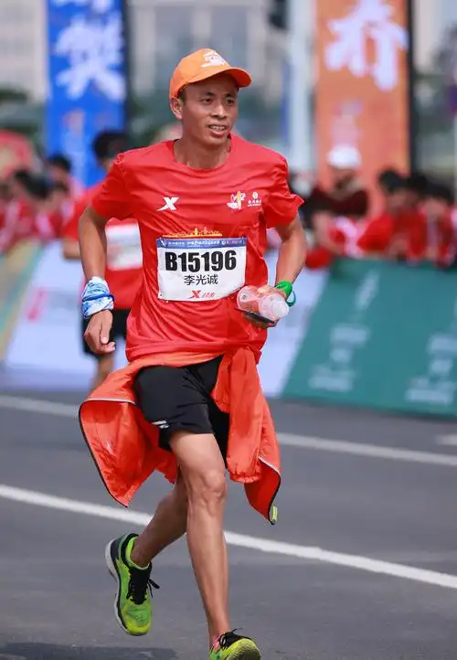 2019郑州国际马拉松跑友精彩瞬间