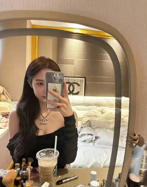 王思聪搂新女友蹦迪女方身份曝光年仅23岁身材傲人热爱跳舞