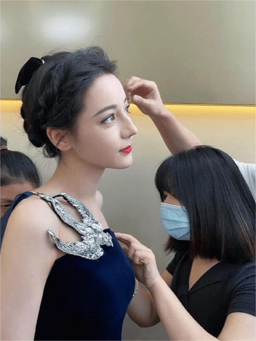 迪丽热巴分享卸妆照,肤白貌美太清新,被赞素颜美人!_网友_显得_的力量