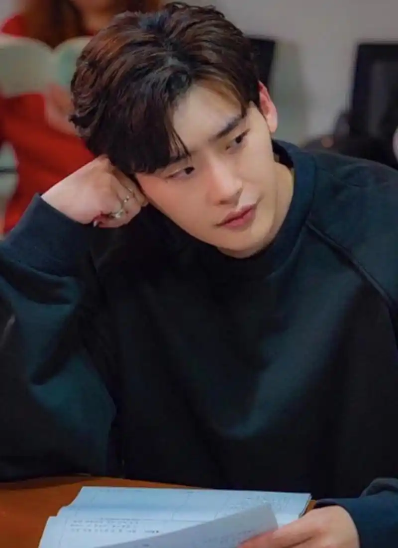 李钟硕能跟理想型演戏一定很开心!《罗曼史》读剧本照片公开!