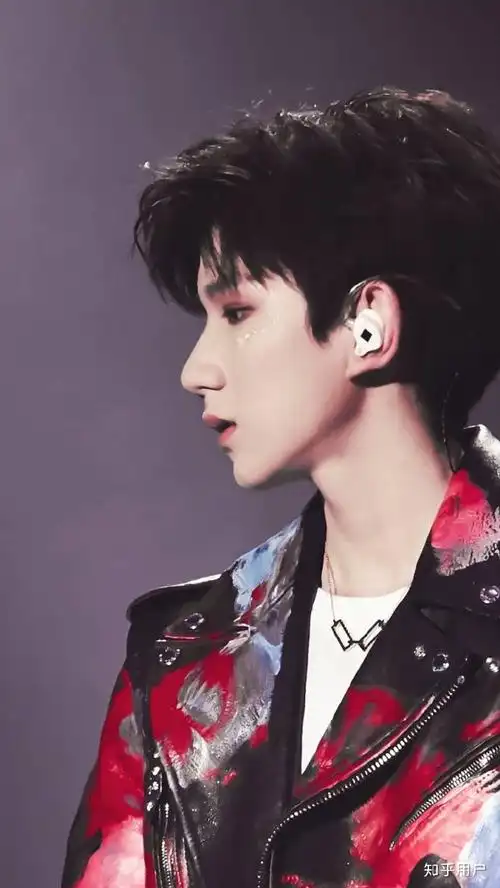 王源2024龙行绛气##王源得力文具全球品牌代言人