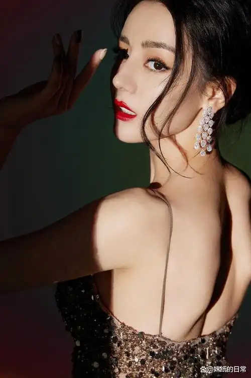 绝美仙女级颜值!迪丽热巴让人沉醉在她的迷人魅力中!