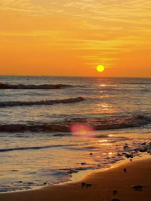 比起海边的晚霞你更让我心动