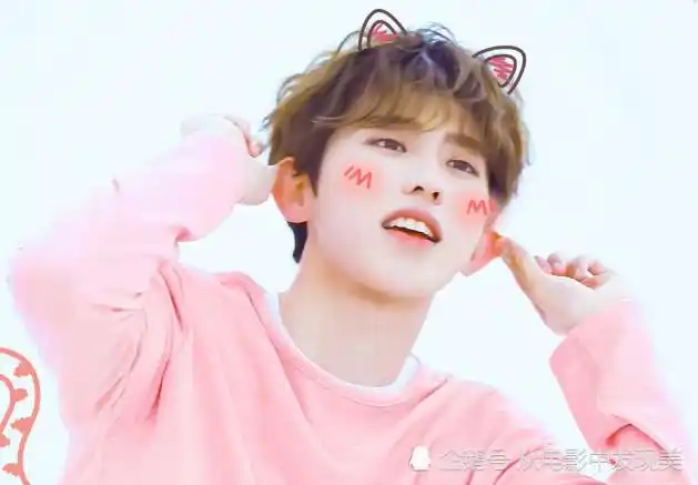 有一种"娘气"叫蔡徐坤穿裙子,公开亮相照曝光,网友:秀的一批