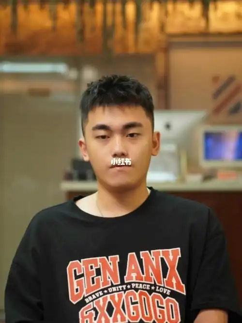 不用打理的男士短发