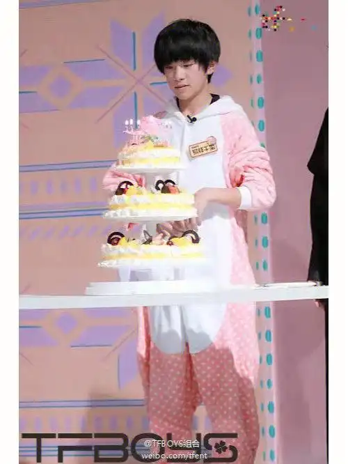 易烊千玺二十岁生日快乐