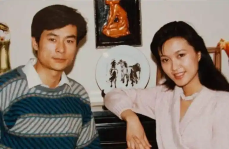 并不适合做家庭主妇,于是几年后复出,忙于拍戏忽略了与丈夫感情的经营