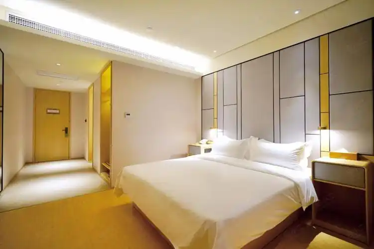 全季酒店(上海航头沪南公路店)高级大床房