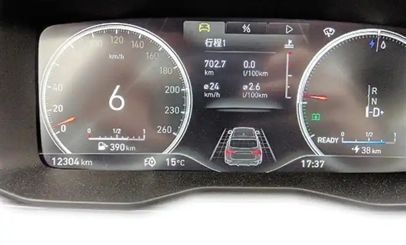 插电式新能源车仪表盘.李晓明 摄