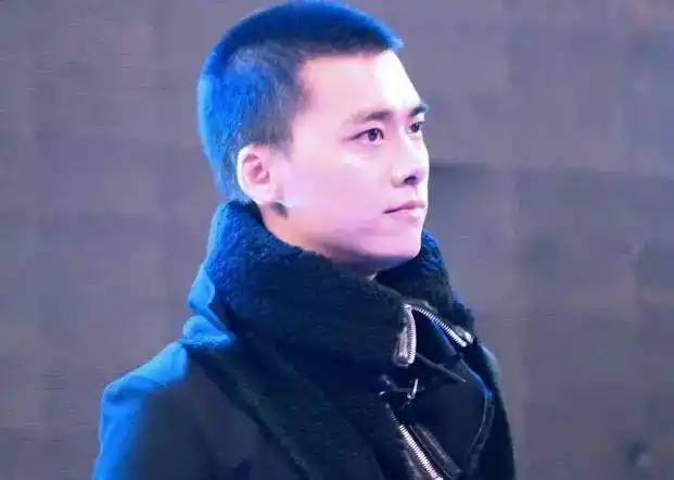 m型发际线高的男生适合什么发型,男m发际线适合的发型图片(m发际线