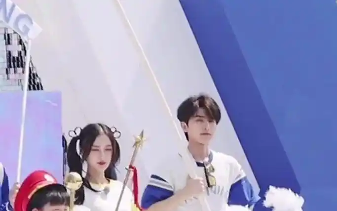 蔡徐坤和angelababy同框真养眼啊