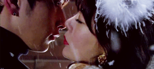 亲吻gif瞪眼睛gif下雪gif