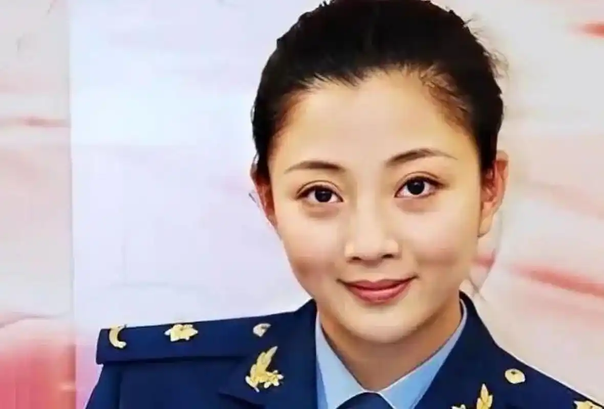 殷桃,毕业于中国解放军艺术学院戏剧系的殷桃,大概是穿军装最有蔚道