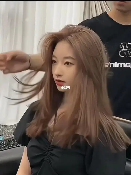 奶茶色贵阳染发推荐