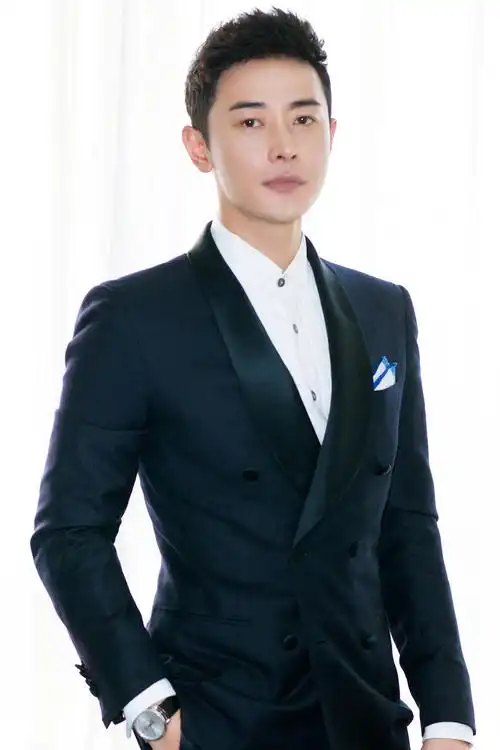 p>罗晋,1981年11月30日出生于江西省宜春市铜鼓县,中国内地影视男