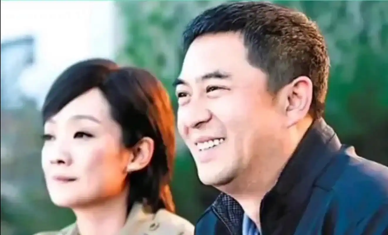 知名演员张嘉译宣布了离婚,老婆王海燕深夜发文, 一纸协议, 不再见.