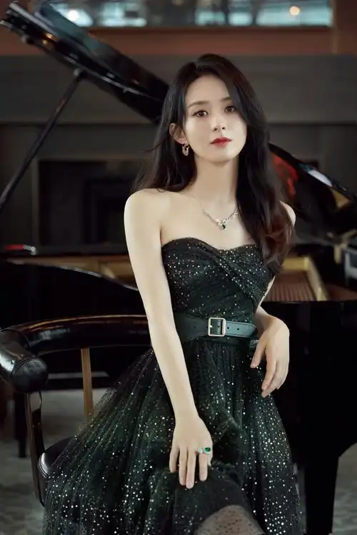 赵丽颖 迪奥品牌大使身穿2020早秋成衣系列,搭配dior顶级珠宝系列出席