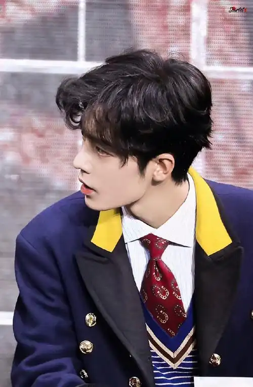 肖战壁纸#    多俊美的一张脸,那个嘟嘟嘴太可爱!