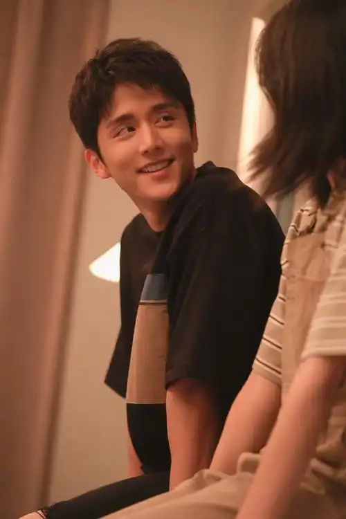 张新成超话91#李燃的音像店#相爱的证据,藏在每一个对视的瞬间;千万