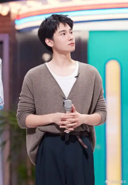 胡先煦张子枫情侣装