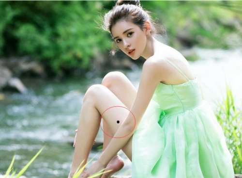 下身靠近大腿哪里长痣好不好,下半身大腿内侧长痣好不好