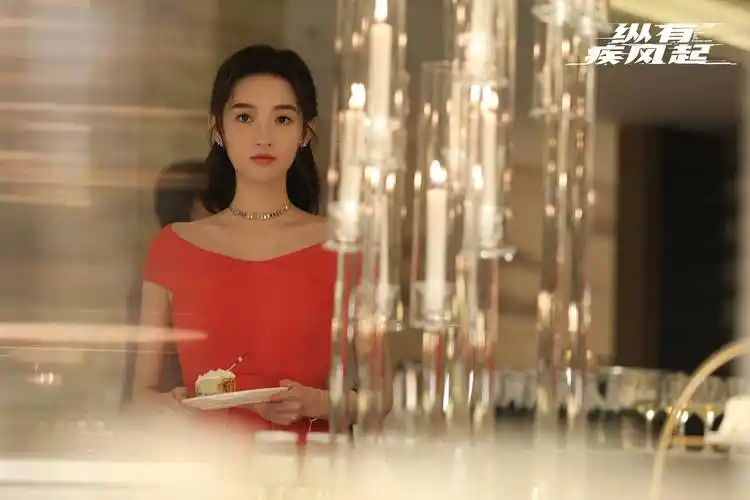 王玉雯《纵有疾风起》热播 白鹦智解职场危机_公司_工作_进行