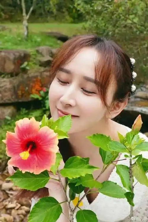 狠人胡静终于不装了从普通女孩到豪门阔太老公甘愿为她挨一刀