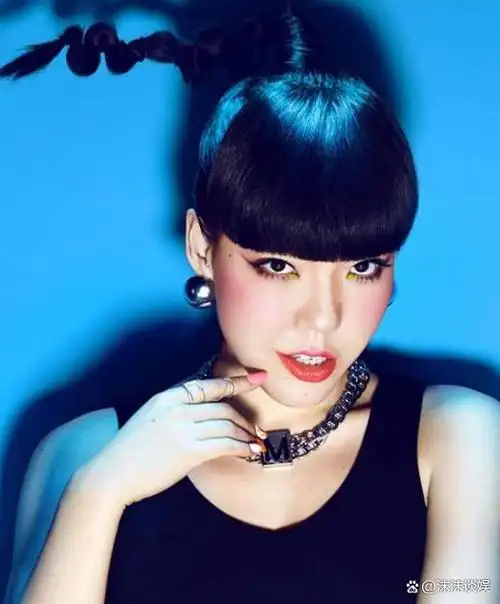 自大嚣张的歌手吴莫愁,最终为她那独特又张扬的个性付出了代价