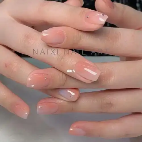 我想换双手裸色美甲